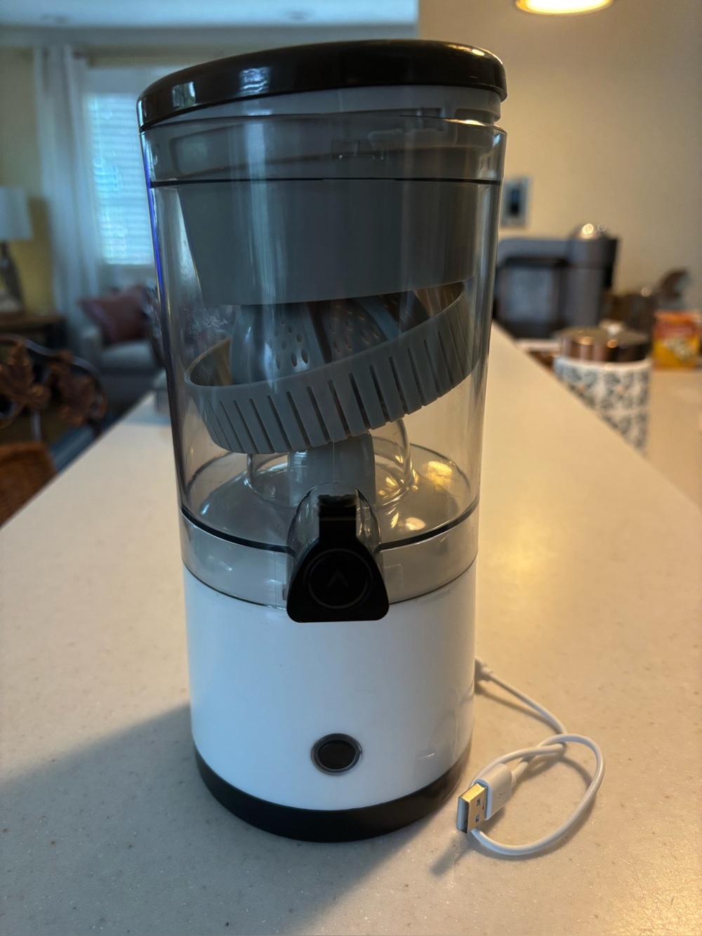 White Electric Citrus Juicer - Compact USB-Powered Juice Extractor